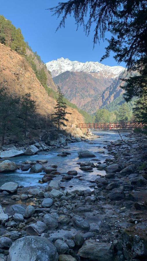 The Alpine Guest House Kasol Esterno foto
