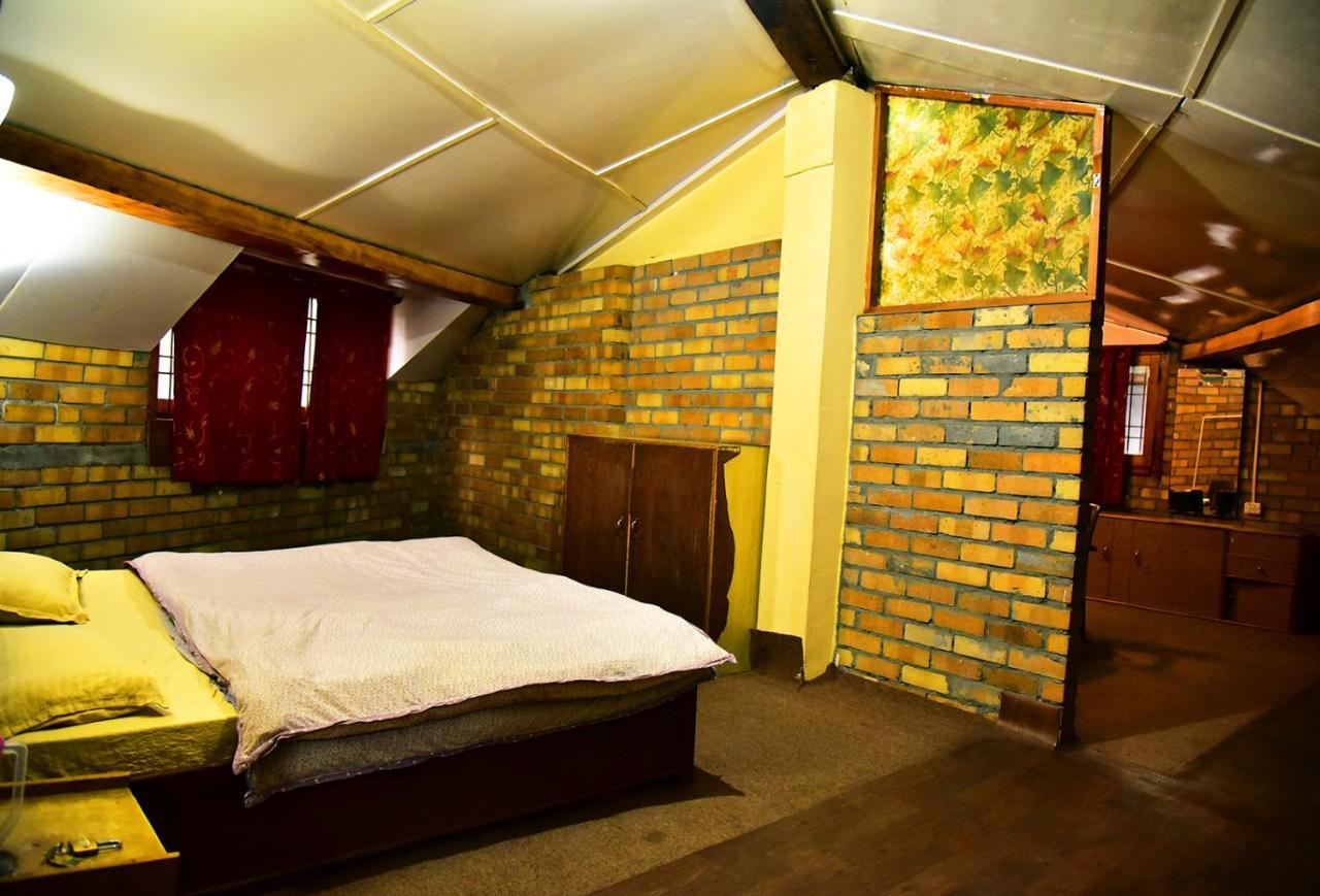 The Alpine Guest House Kasol Esterno foto