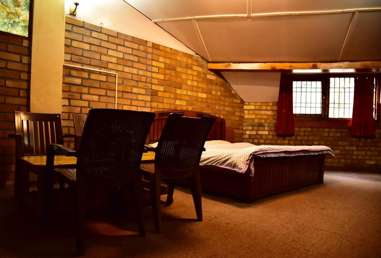 The Alpine Guest House Kasol Esterno foto