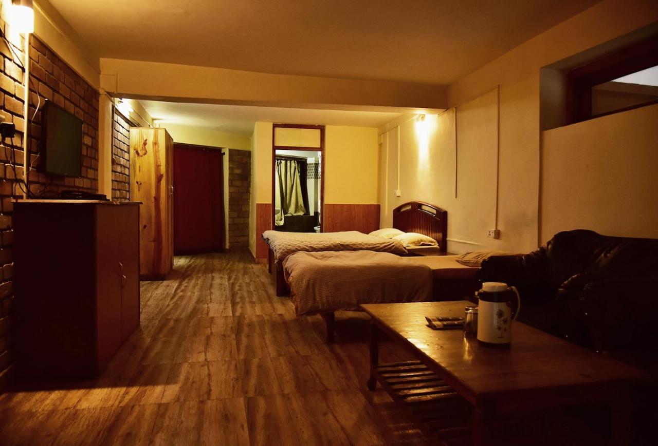 The Alpine Guest House Kasol Esterno foto