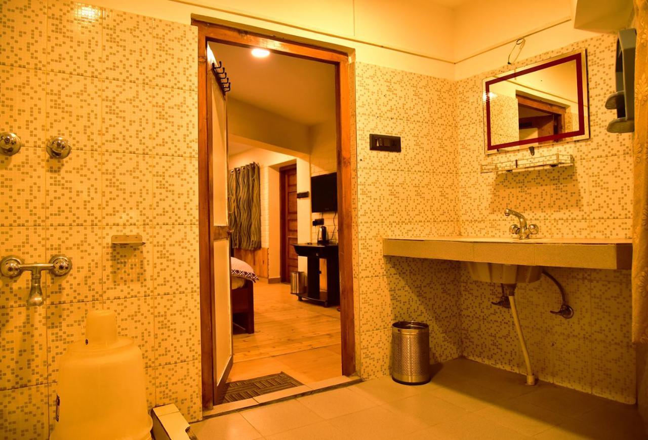 The Alpine Guest House Kasol Esterno foto