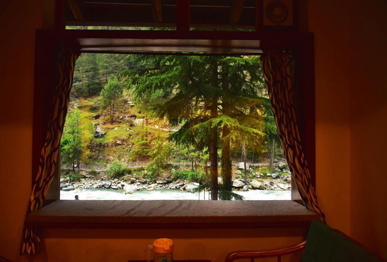 The Alpine Guest House Kasol Esterno foto