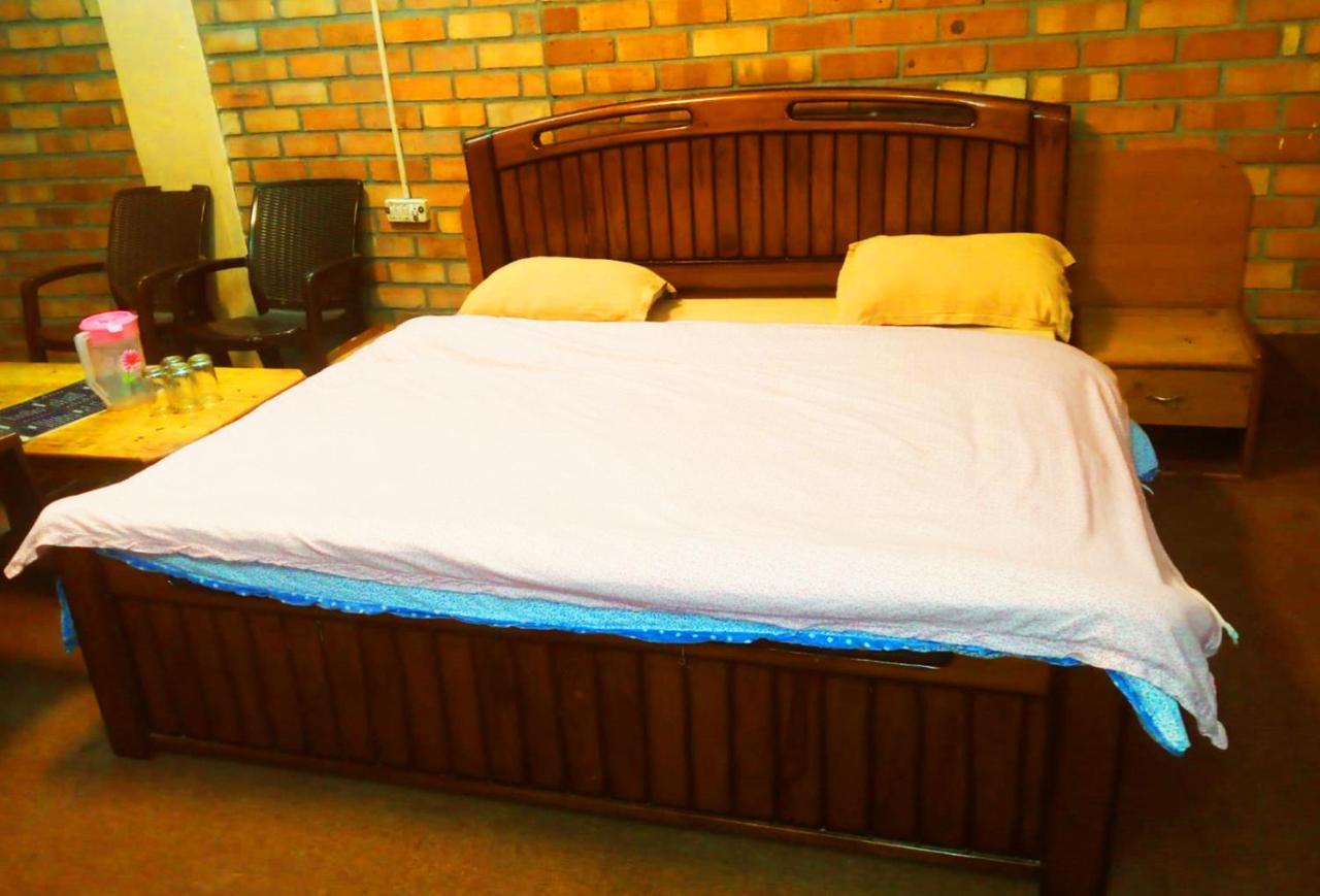 The Alpine Guest House Kasol Esterno foto