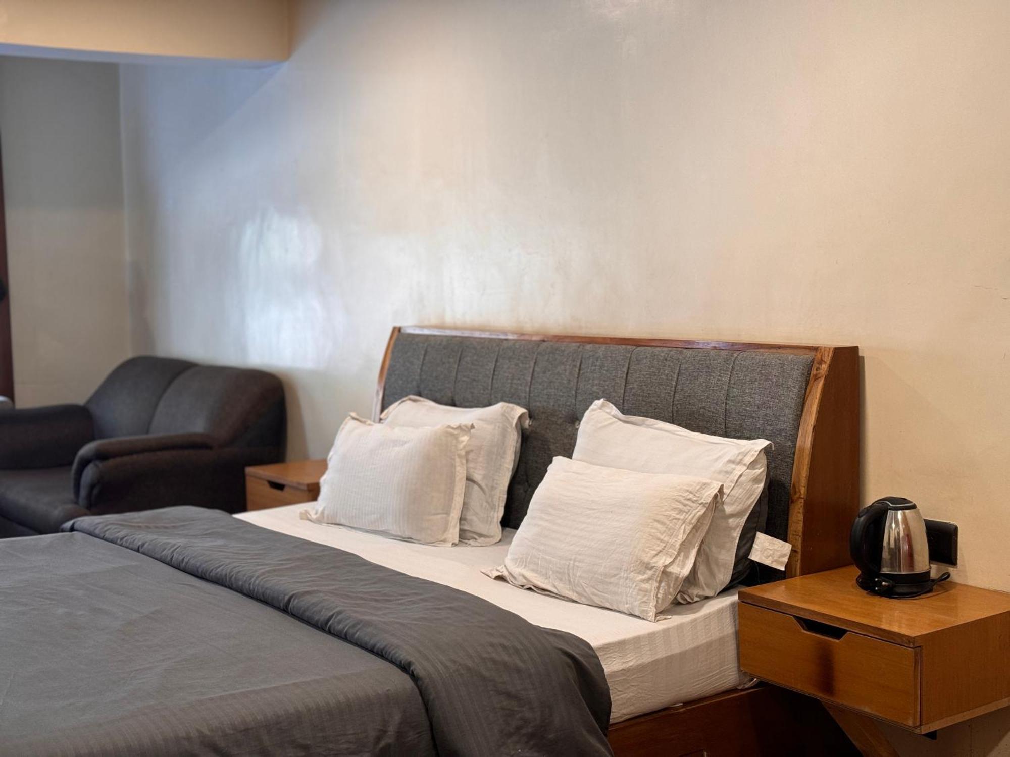 The Alpine Guest House Kasol Esterno foto