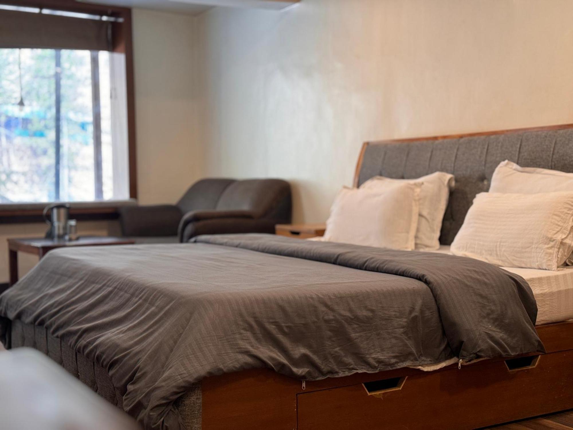The Alpine Guest House Kasol Esterno foto