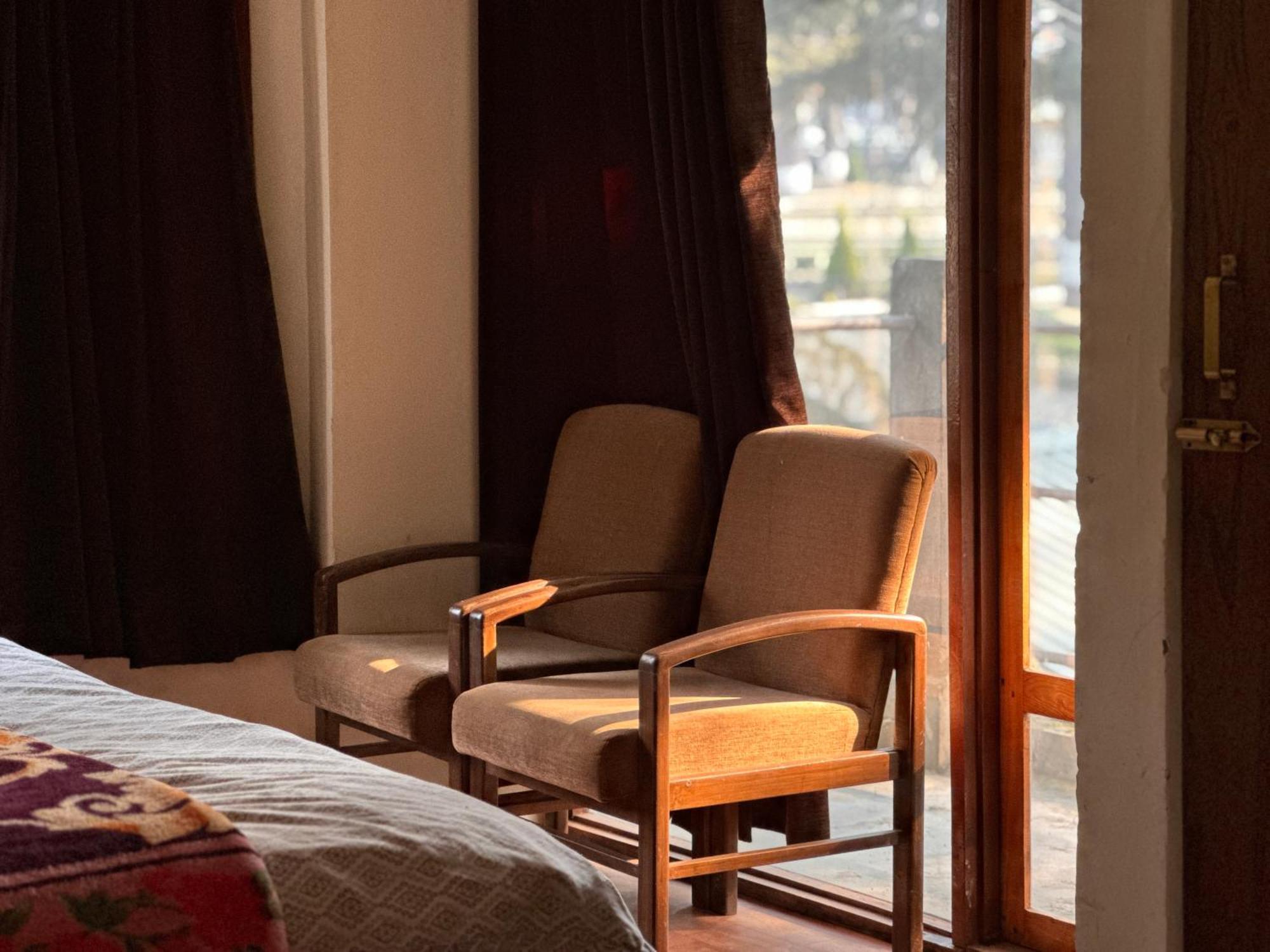 The Alpine Guest House Kasol Esterno foto